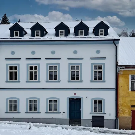 Stribrna Liska 3*